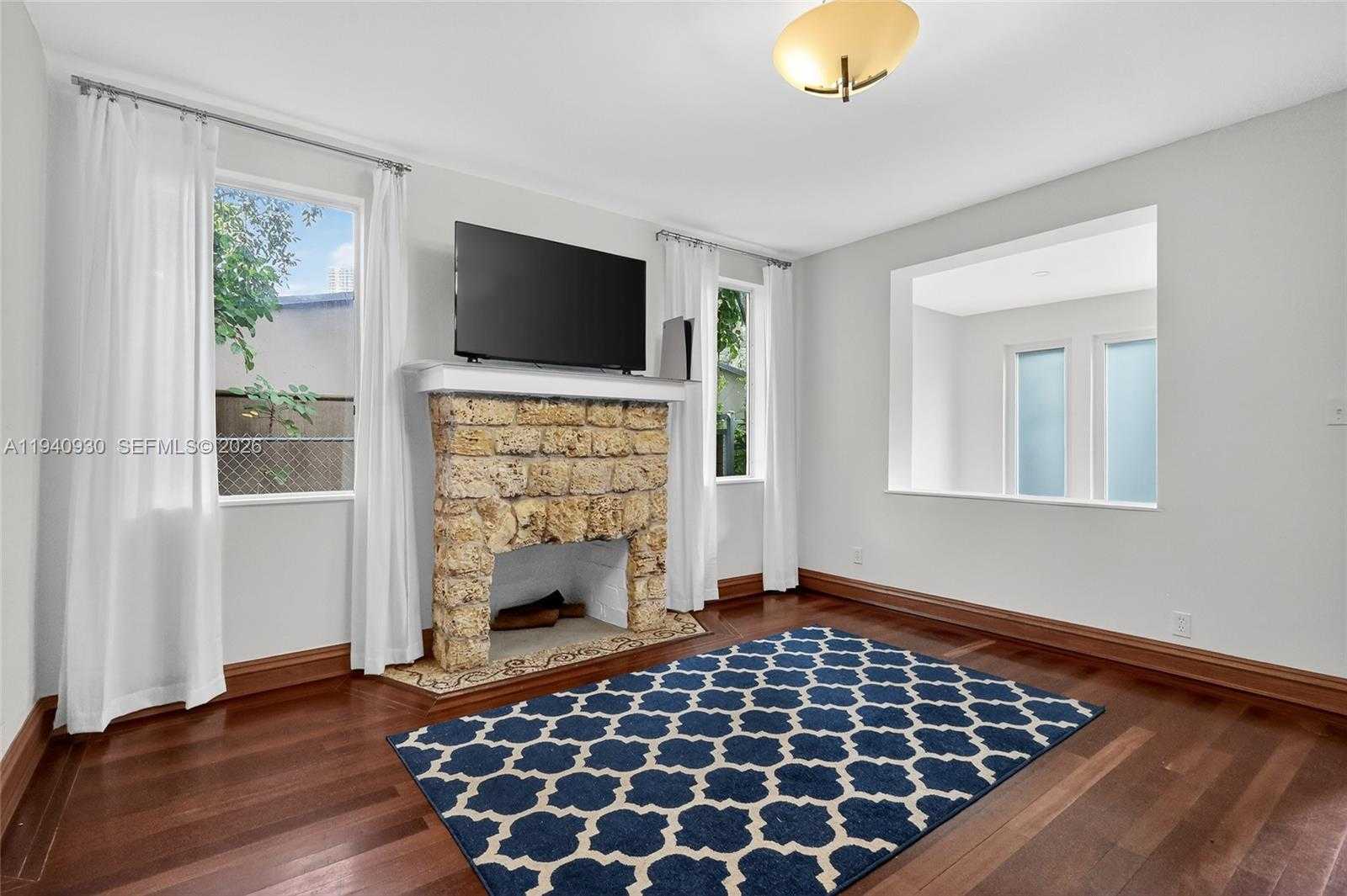 Small Image of 1852 SOUTH WEST 2ND AVE, Miami Number 5