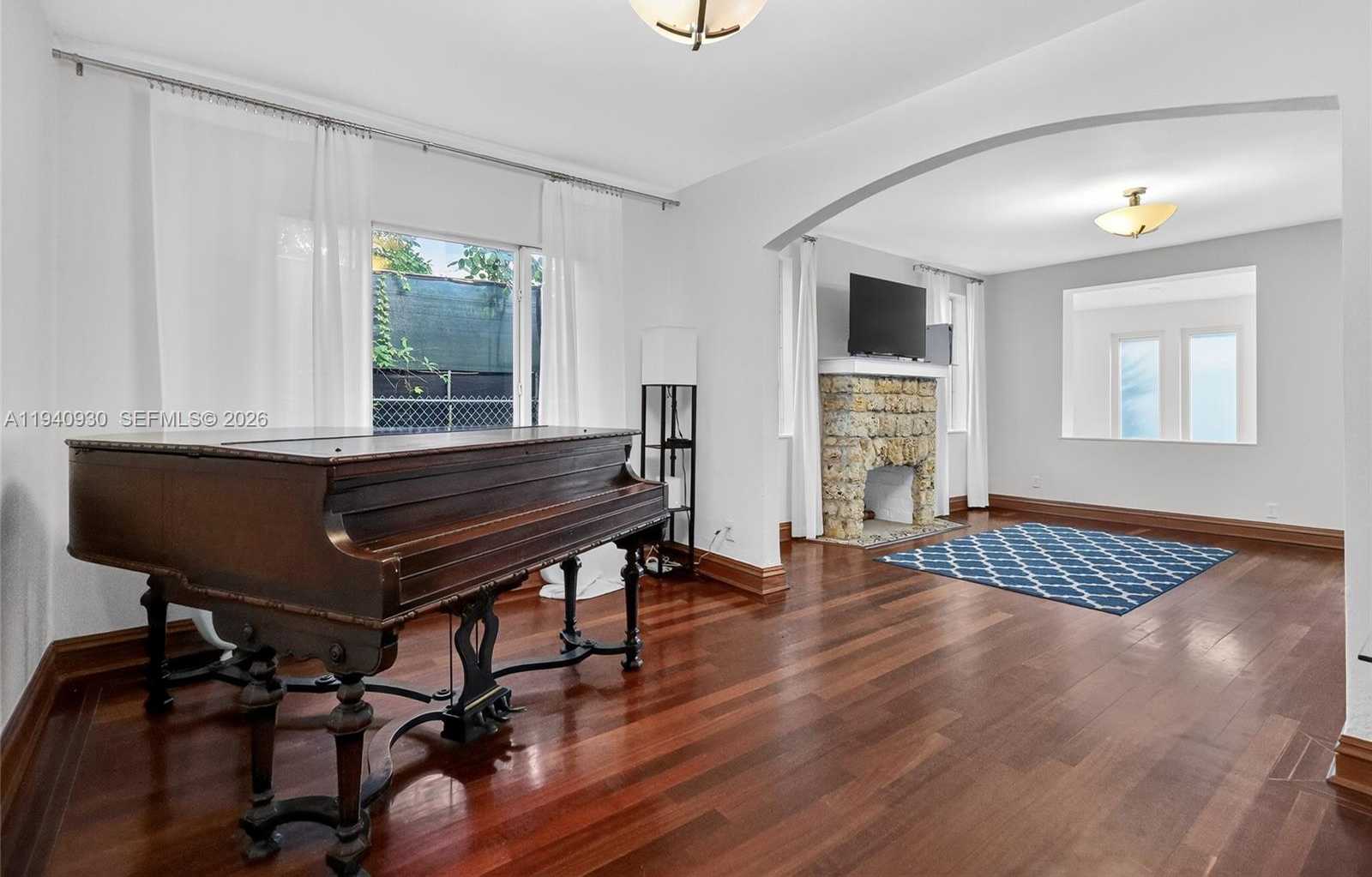 Small Image of 1852 SOUTH WEST 2ND AVE, Miami Number 6