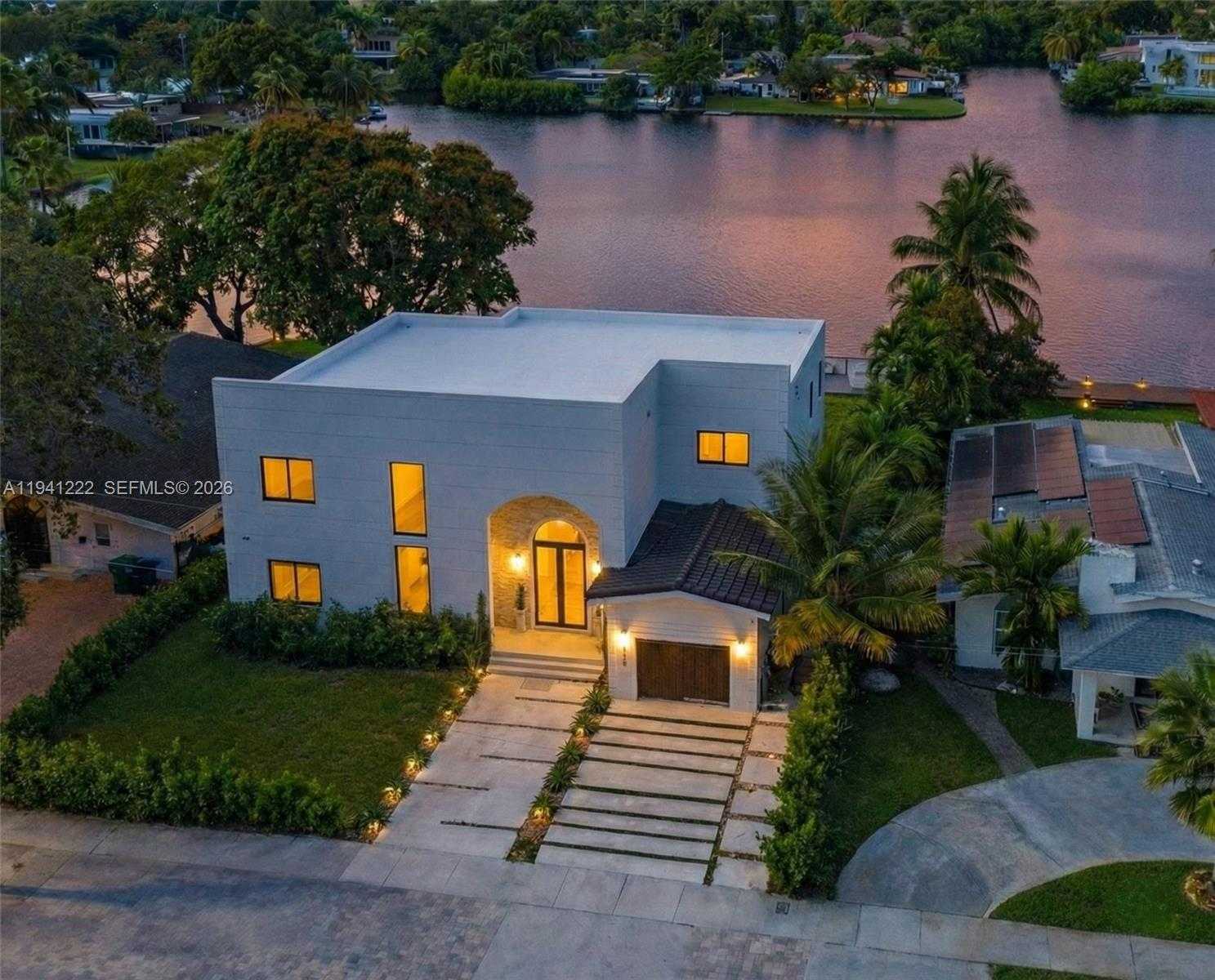 Small Image of 19600 NORTH EAST 26TH AVE, Miami Number 31