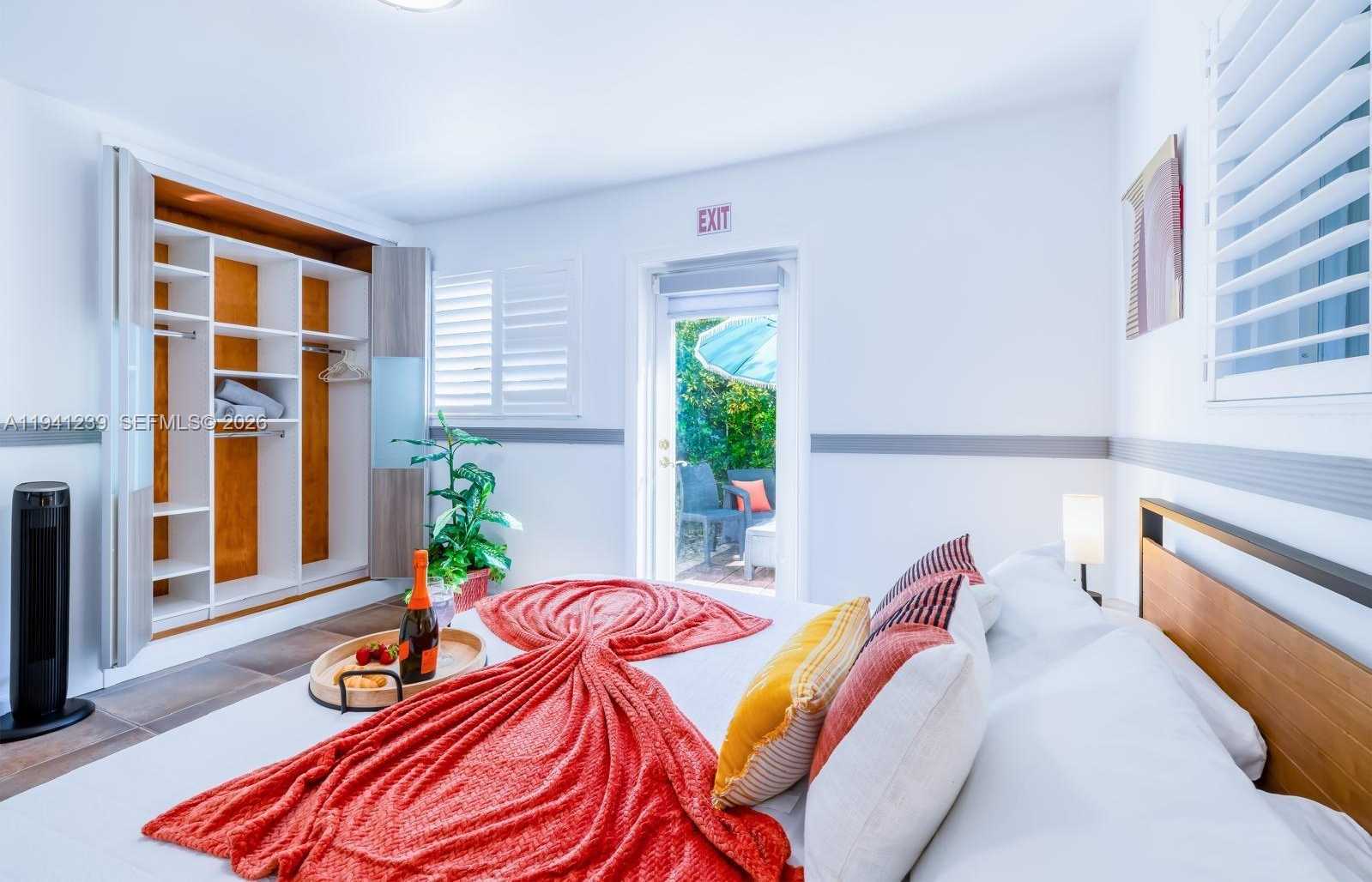 Small Image of 312 NORTH LUNA CT, Hollywood Number 13