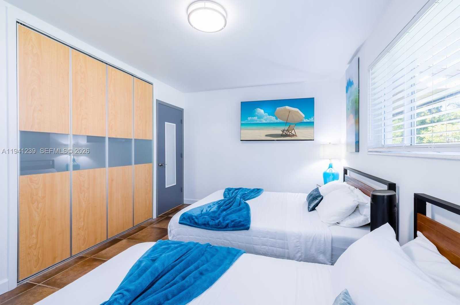 Small Image of 312 NORTH LUNA CT, Hollywood Number 16