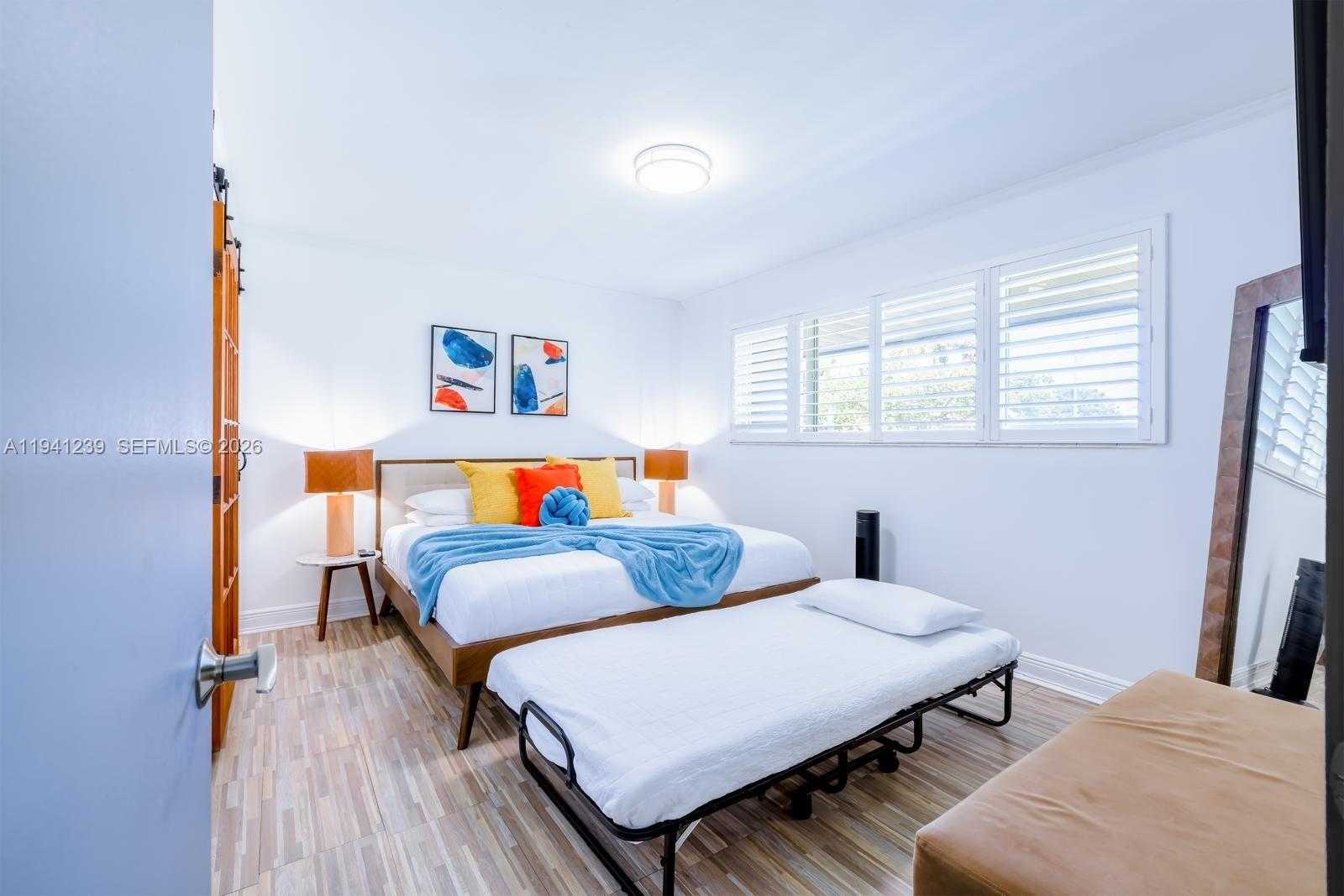 Small Image of 312 NORTH LUNA CT, Hollywood Number 20