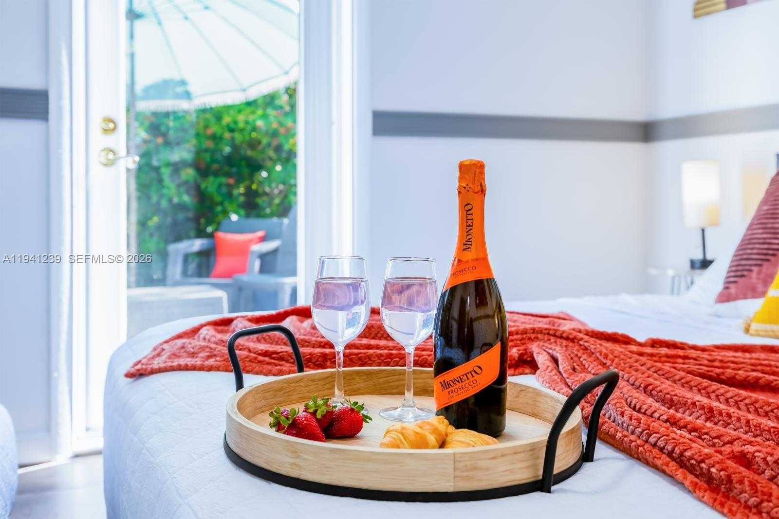 Small Image of 312 NORTH LUNA CT, Hollywood Number 21