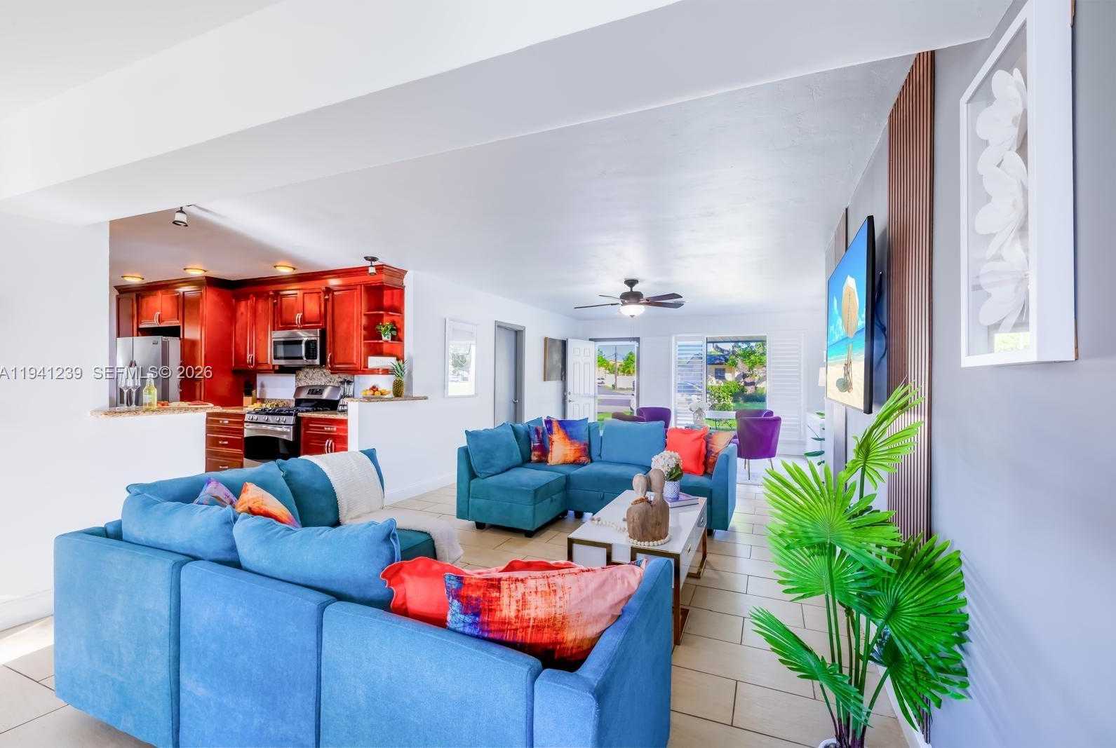 Small Image of 312 NORTH LUNA CT, Hollywood Number 27