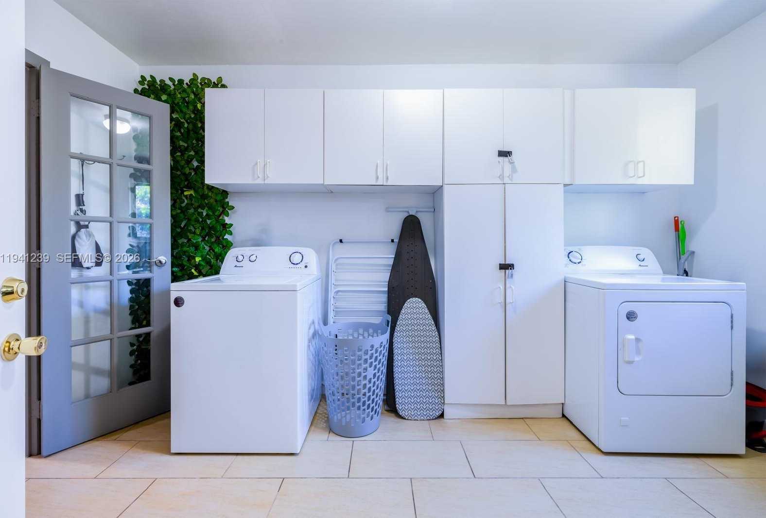 Small Image of 312 NORTH LUNA CT, Hollywood Number 29