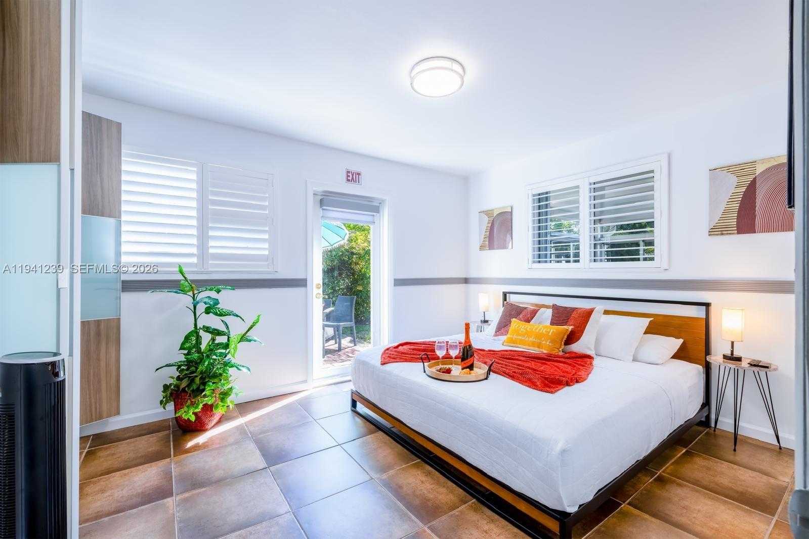 Small Image of 312 NORTH LUNA CT, Hollywood Number 54