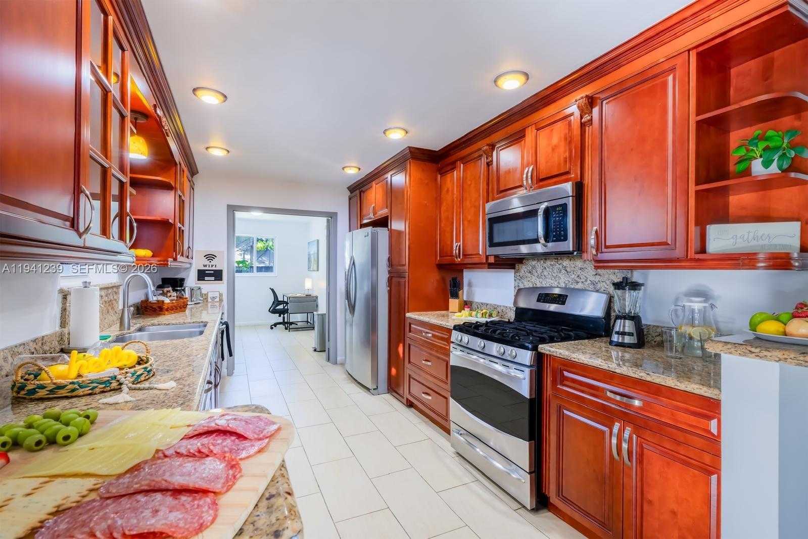 Small Image of 312 NORTH LUNA CT, Hollywood Number 59