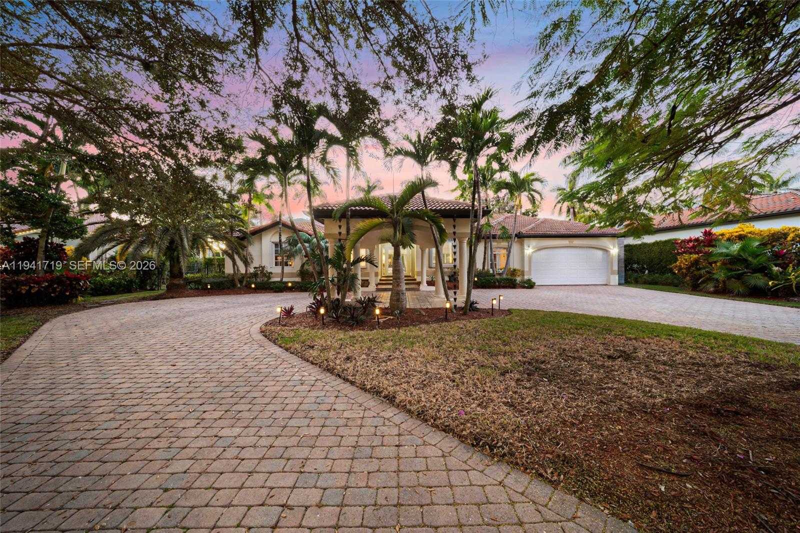 Small Image of 12530 SOUTH WEST 96TH CT, Miami Number 3