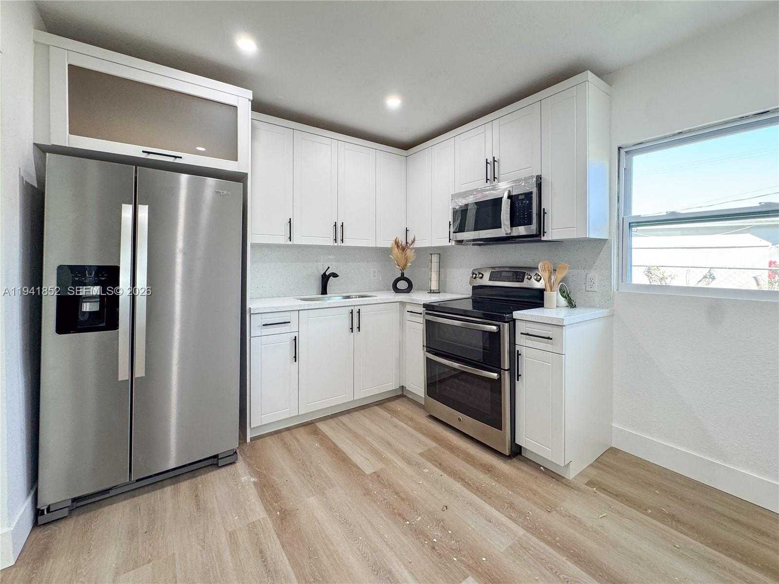 Small Image of 953 NORTH EAST 37TH ST, Oakland Park Number 5