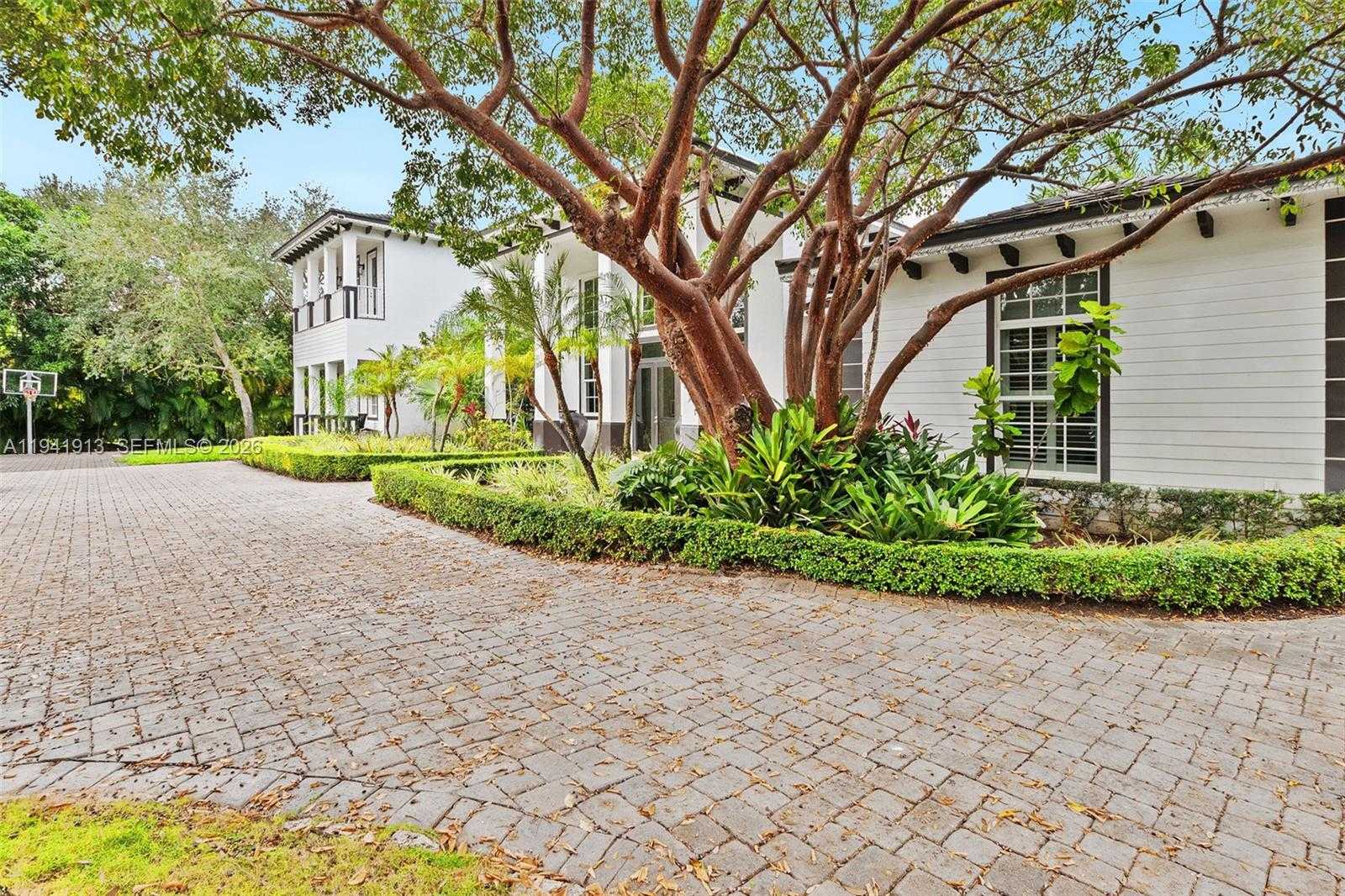 Small Image of 5901 ROLLING ROAD DR, Pinecrest Number 2