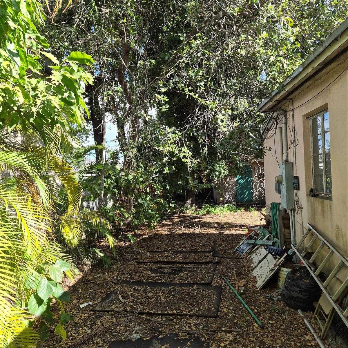 Small Image of 1001 NORTH WEST 37TH AVE, Miami Number 2