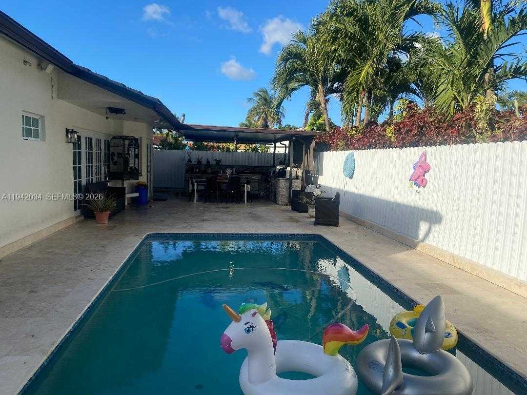 Small Image of 17075 SOUTH WEST 145TH AVE, Miami Number 3