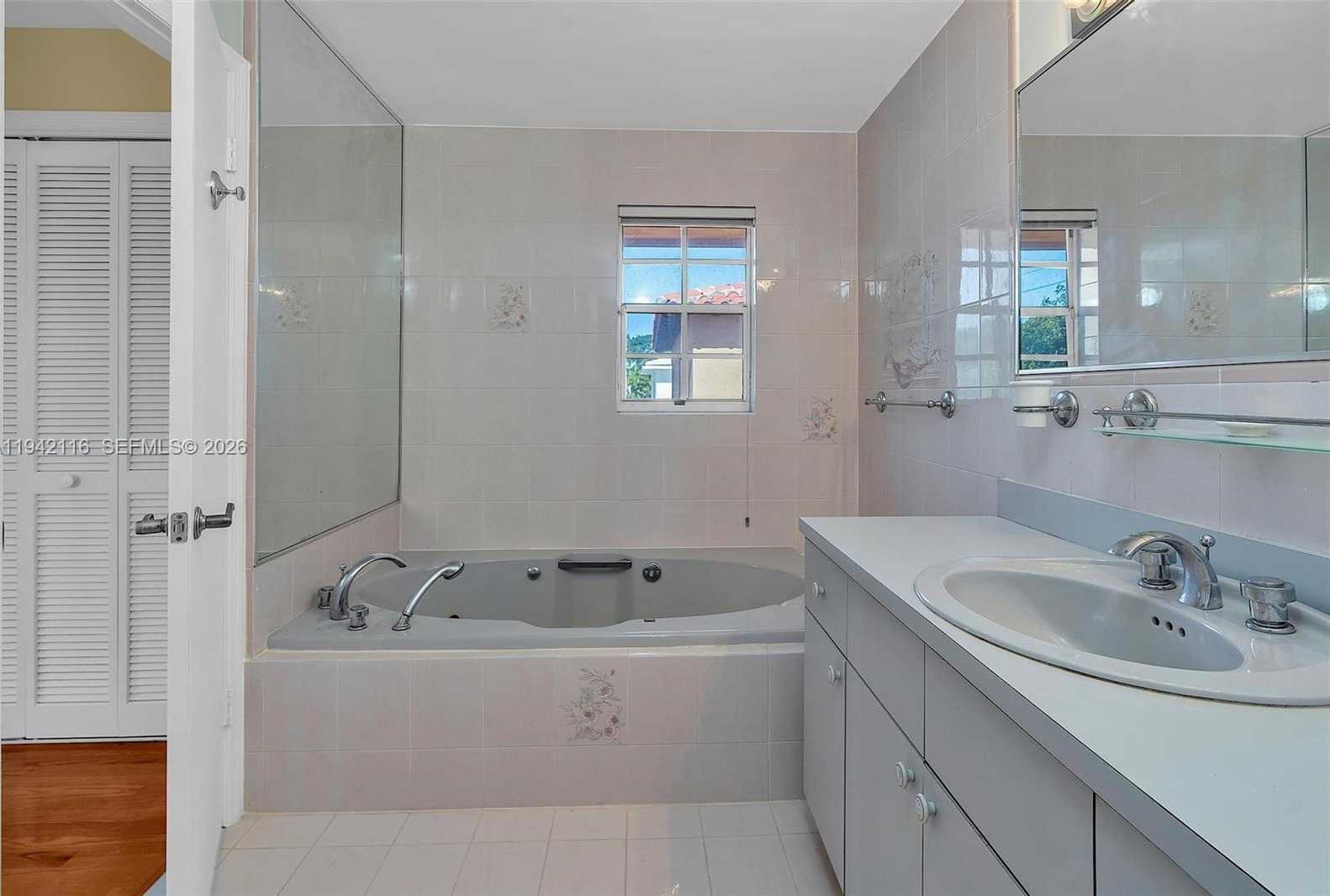 Small Image of 5309 ALTON RD, Miami Beach Number 14