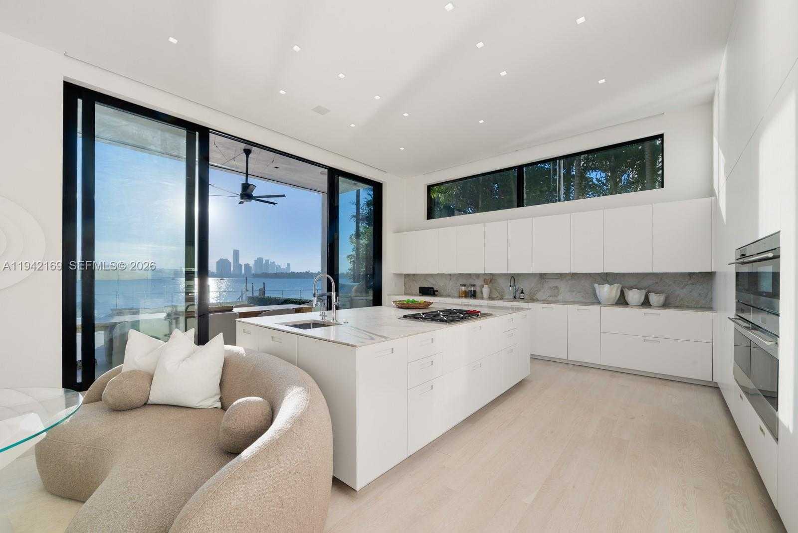 Small Image of 33 EAST DILIDO DR, Miami Beach Number 11