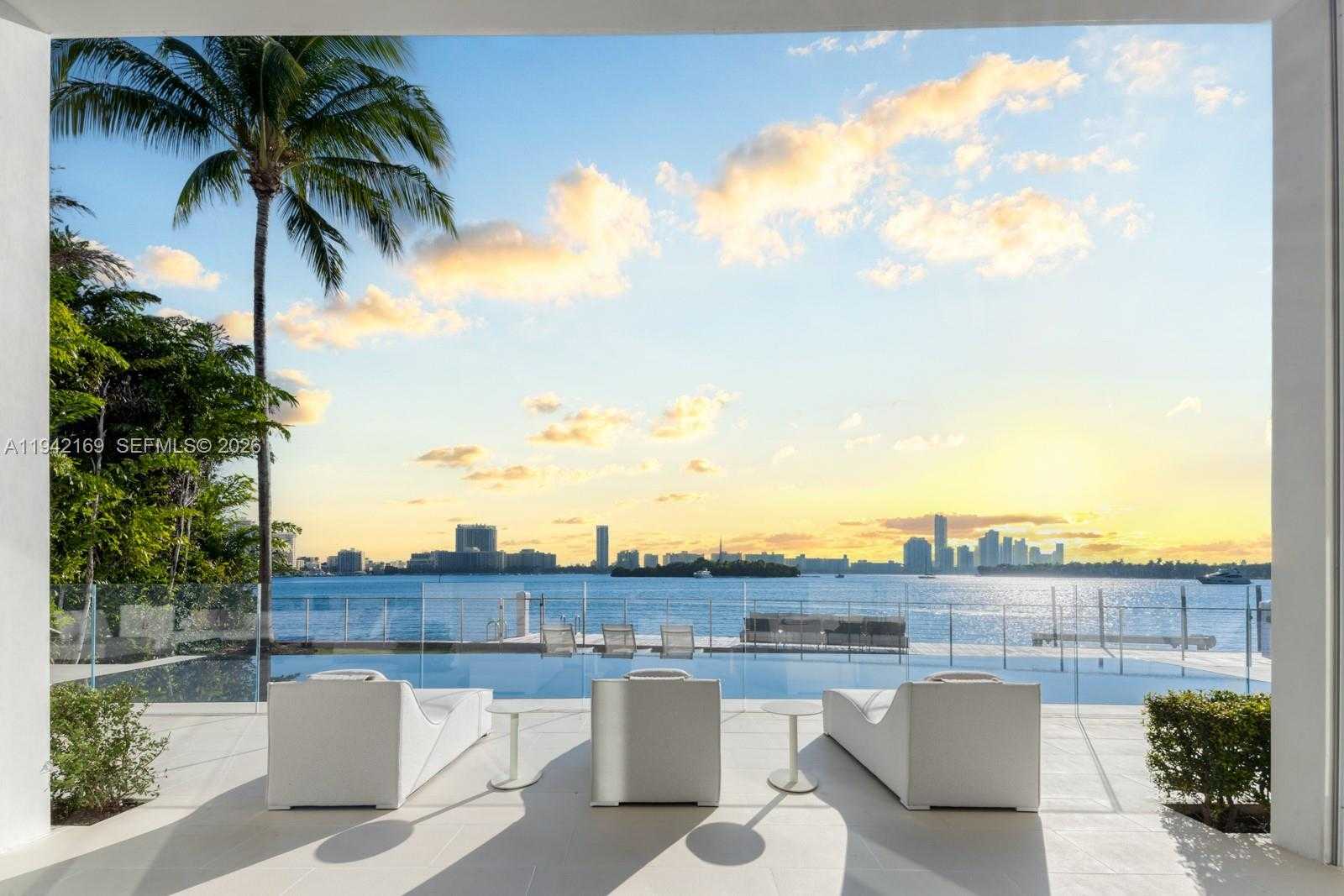 Small Image of 33 EAST DILIDO DR, Miami Beach Number 14