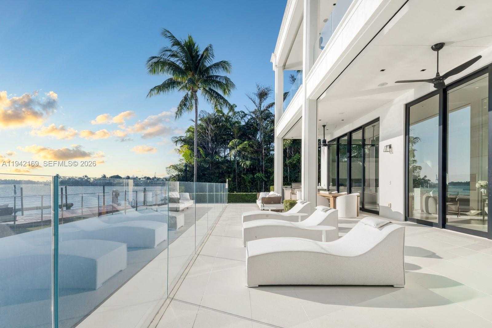 Small Image of 33 EAST DILIDO DR, Miami Beach Number 15
