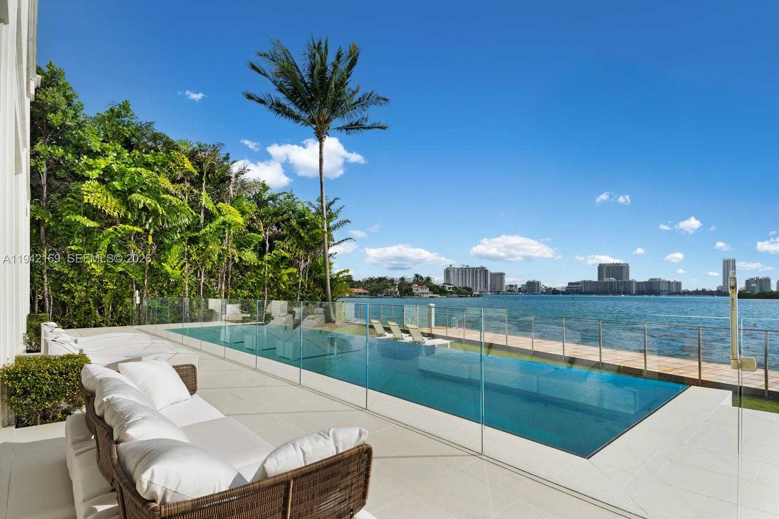 Small Image of 33 EAST DILIDO DR, Miami Beach Number 16