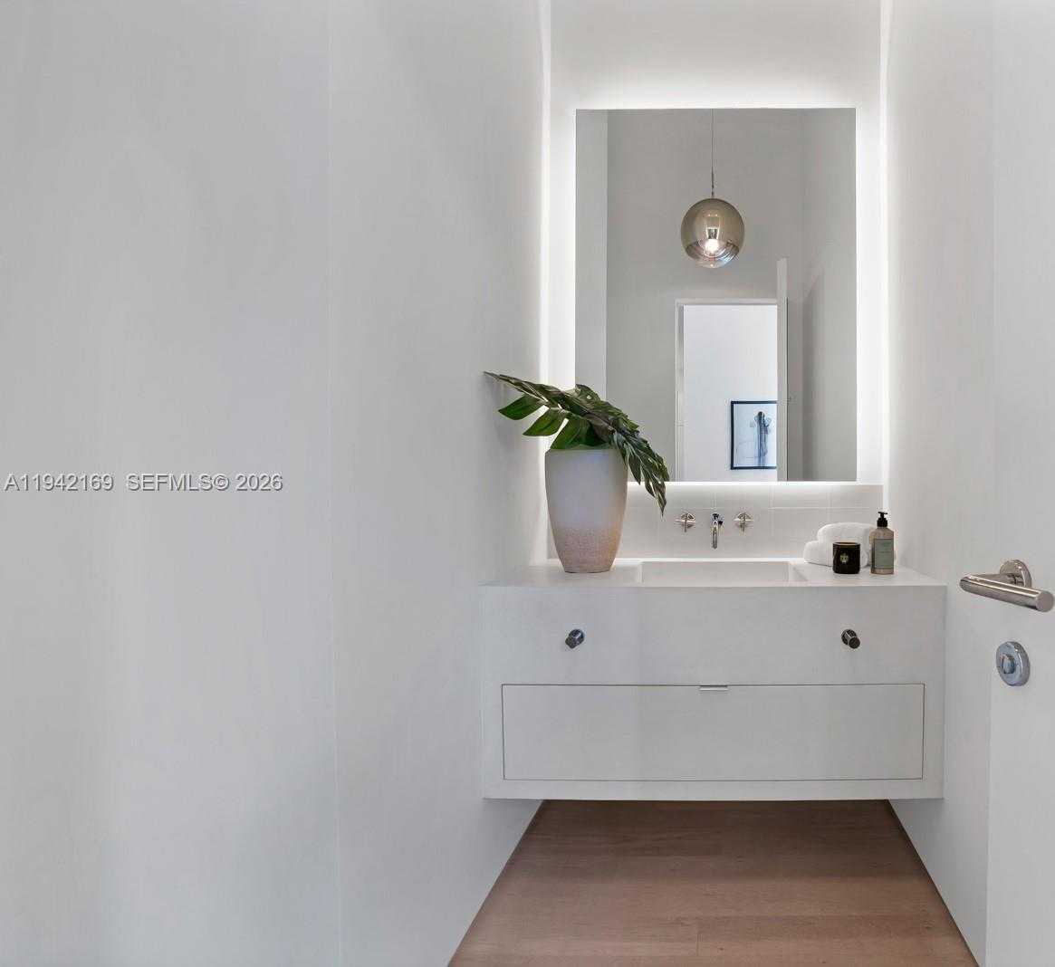 Small Image of 33 EAST DILIDO DR, Miami Beach Number 20