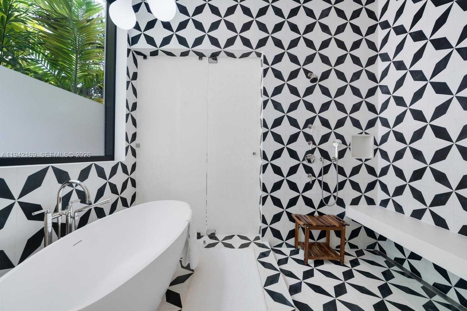 Small Image of 33 EAST DILIDO DR, Miami Beach Number 27