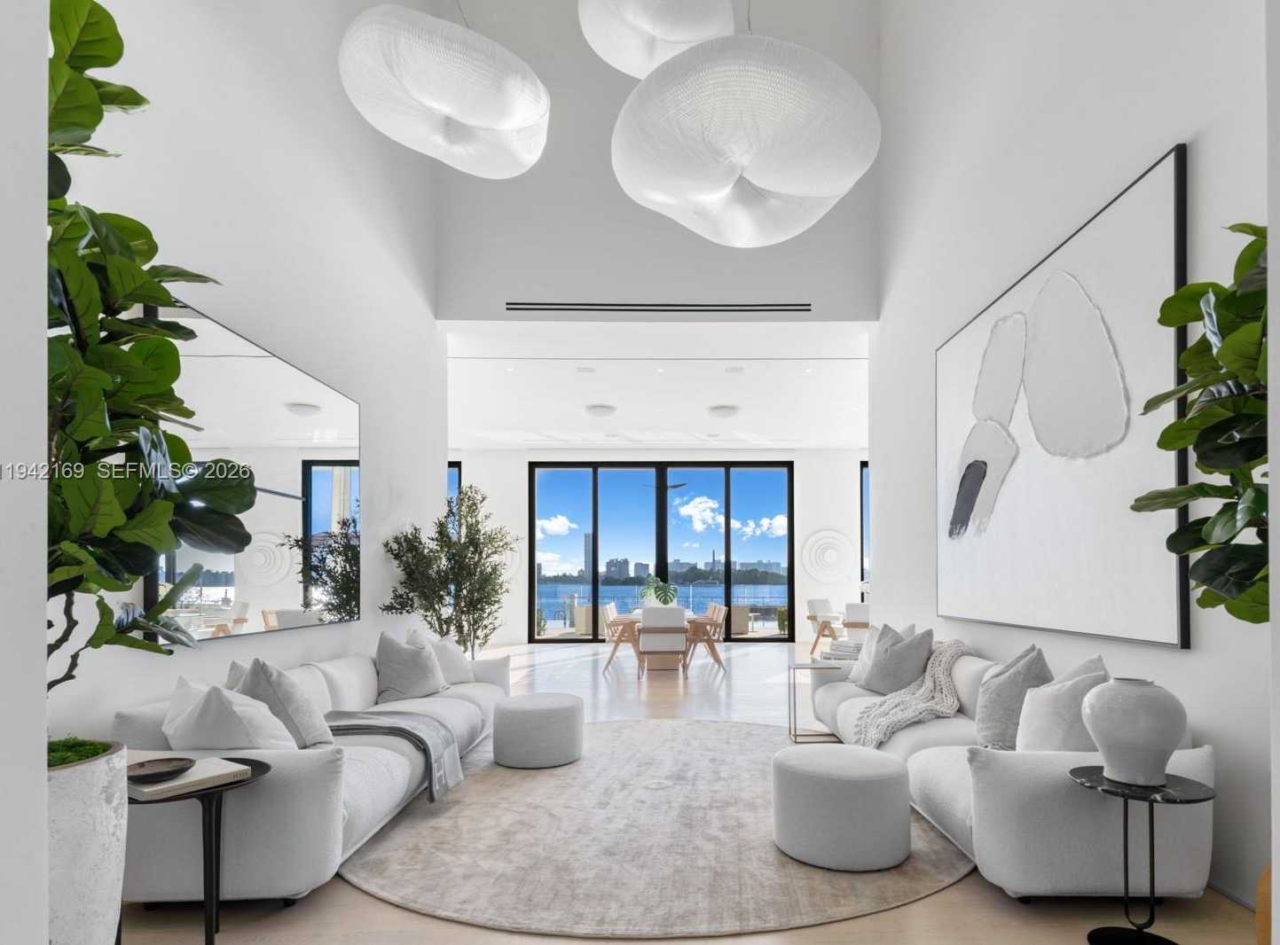 Small Image of 33 EAST DILIDO DR, Miami Beach Number 3