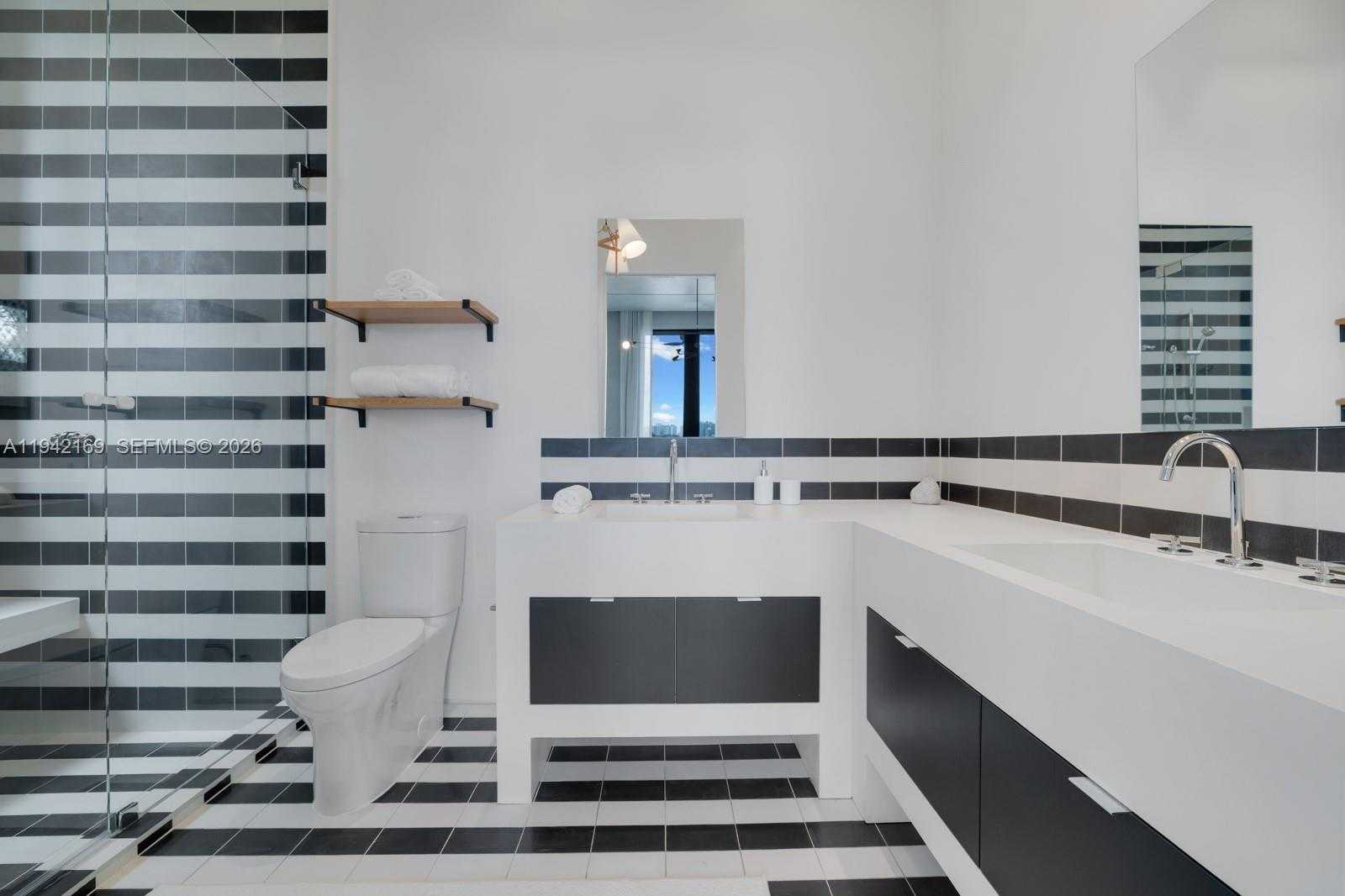 Small Image of 33 EAST DILIDO DR, Miami Beach Number 34