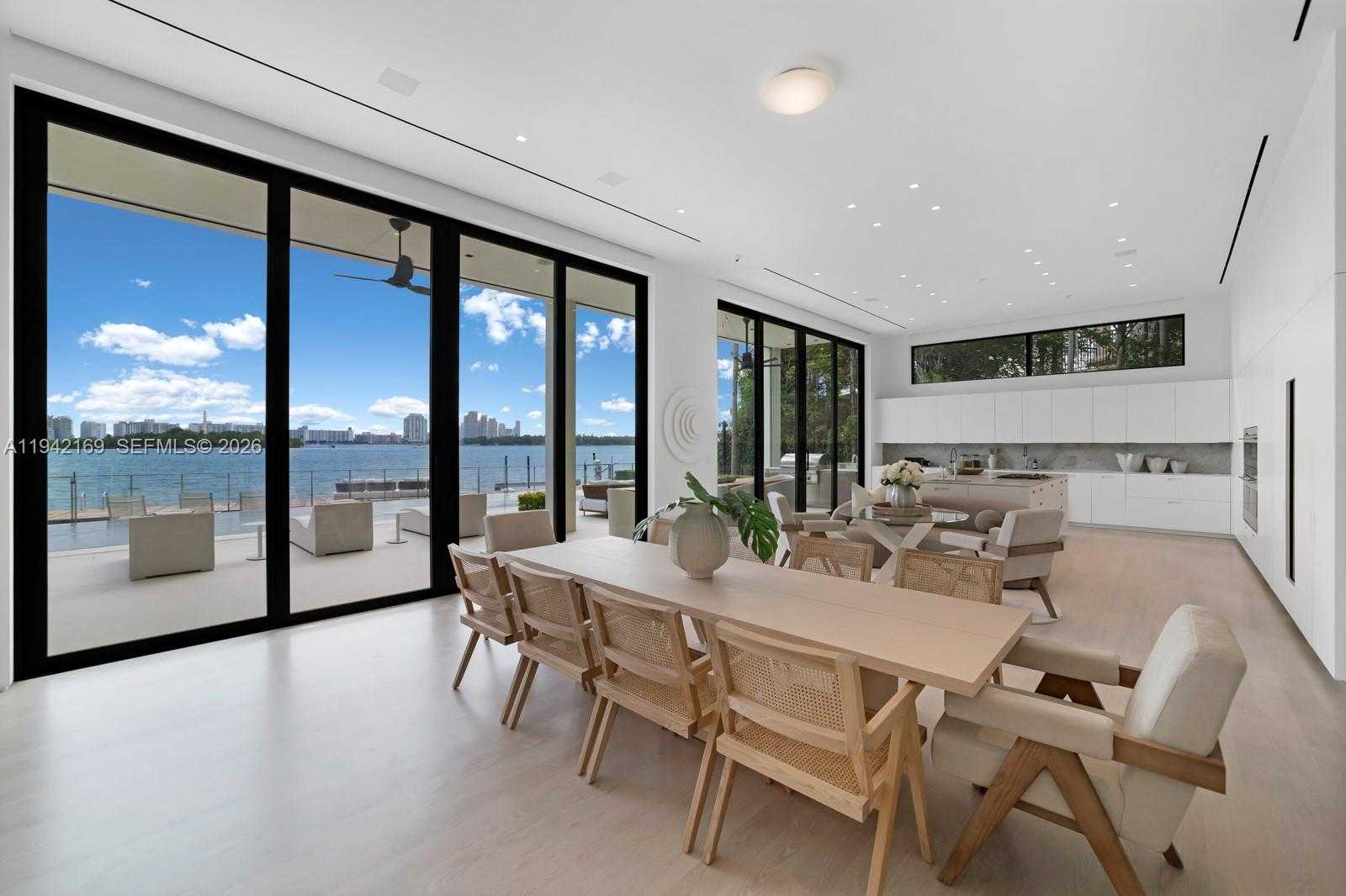 Small Image of 33 EAST DILIDO DR, Miami Beach Number 4