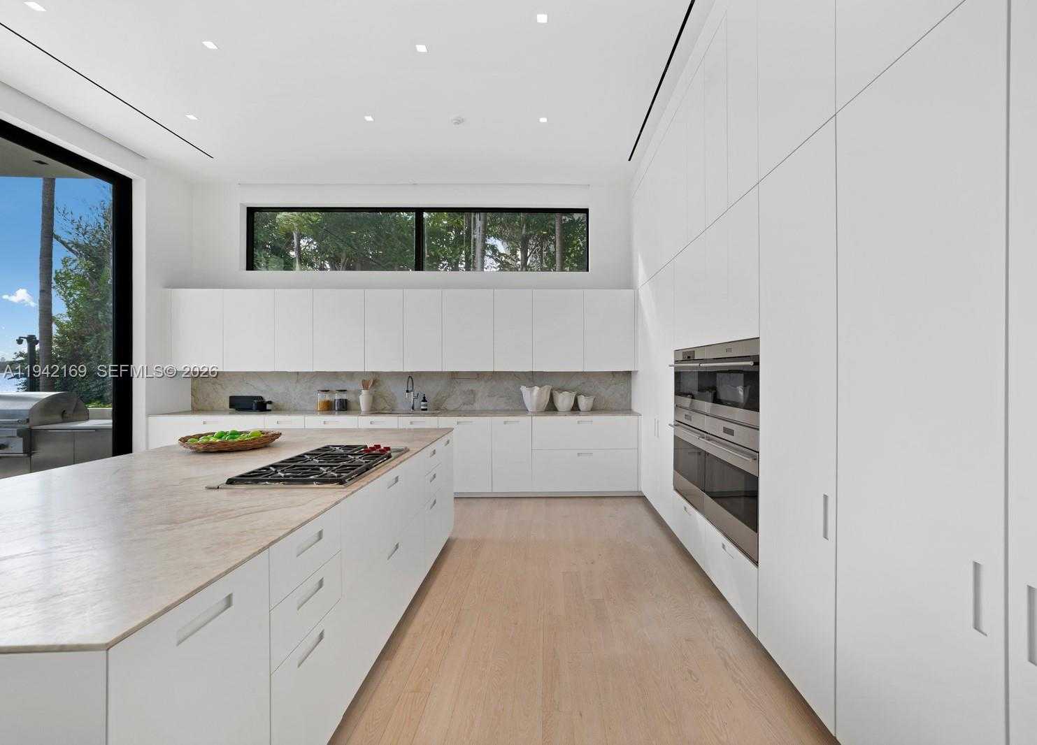 Small Image of 33 EAST DILIDO DR, Miami Beach Number 8