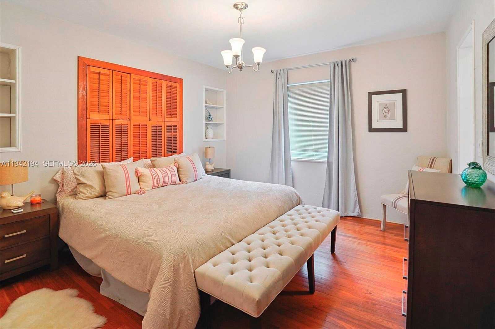 Small Image of 335 CORAL WAY, Fort Lauderdale Number 14