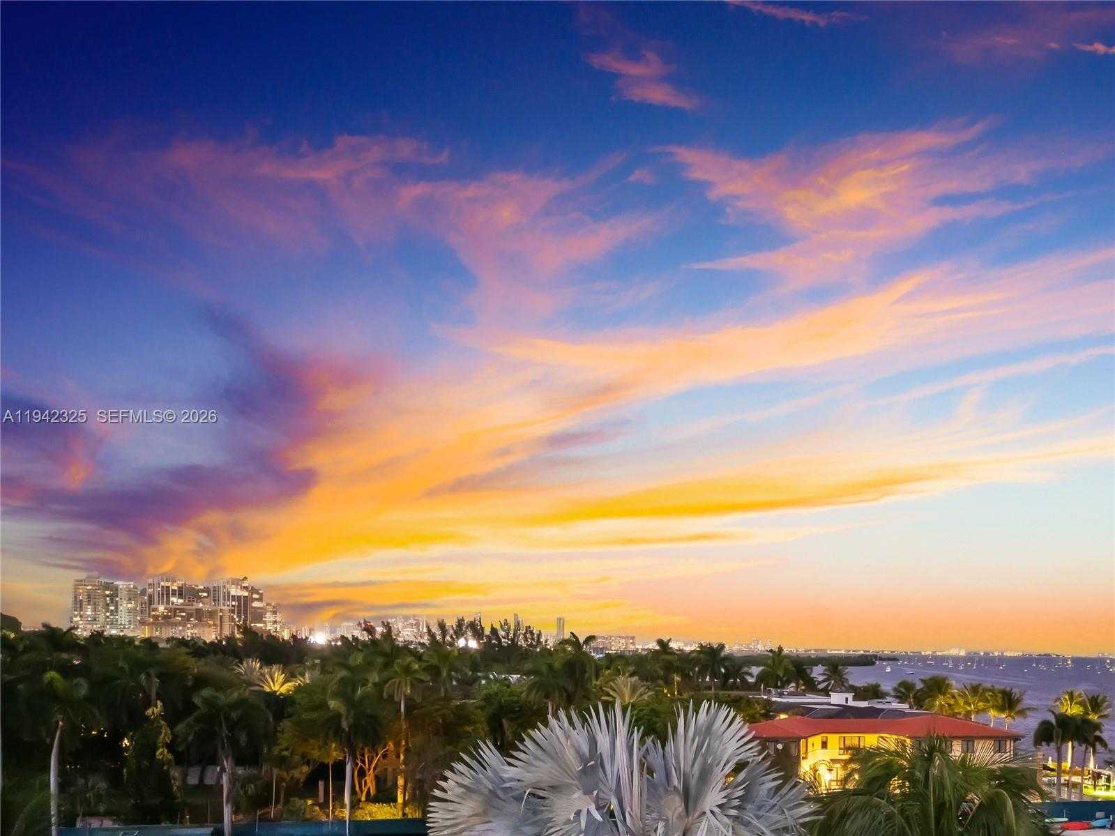 Small Image of 3373 POINCIANA AVE, Miami Number 10