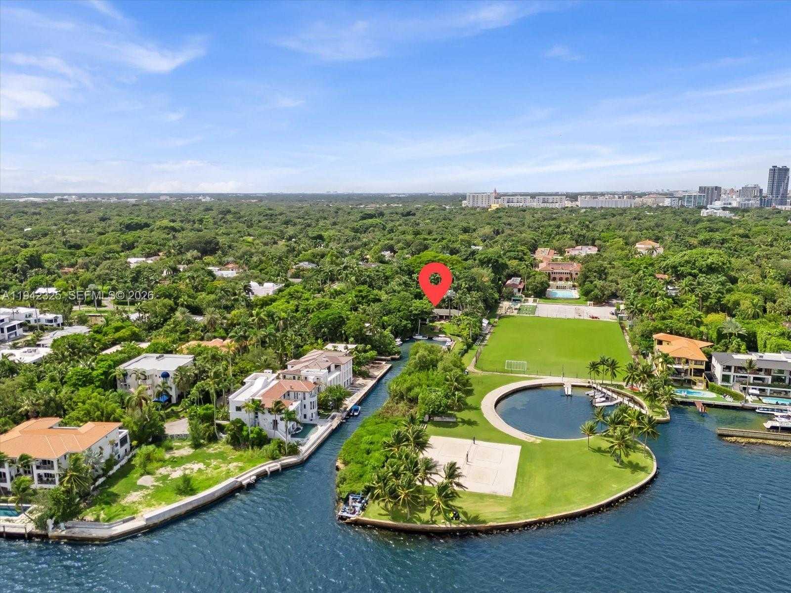 Small Image of 3373 POINCIANA AVE, Miami Number 5