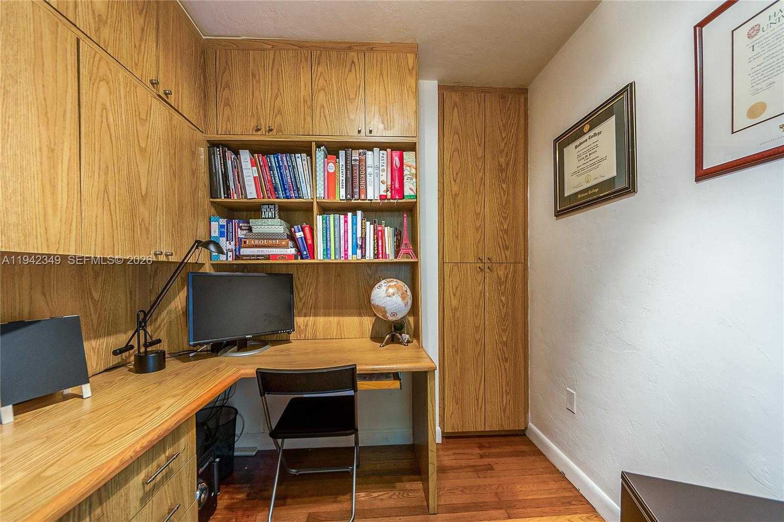 Small Image of 4255 LENNOX DR, Miami Number 13