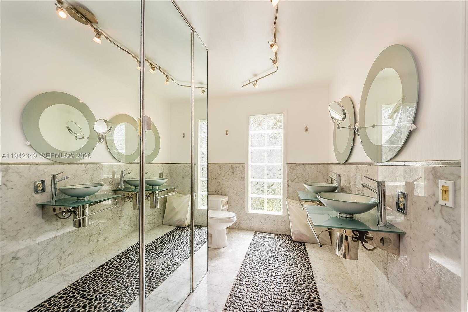 Small Image of 4255 LENNOX DR, Miami Number 16