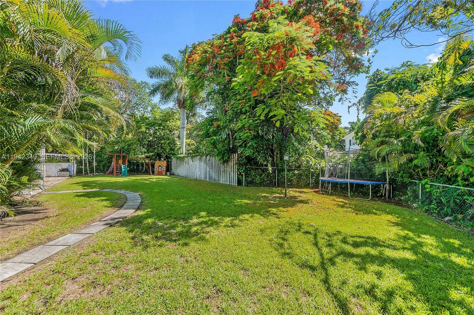 Small Image of 4255 LENNOX DR, Miami Number 22