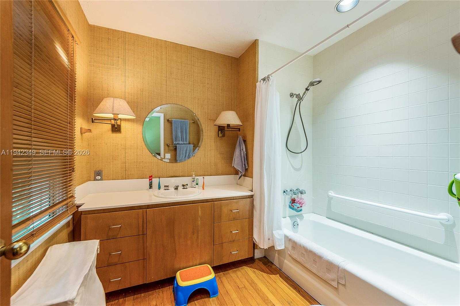 Small Image of 4255 LENNOX DR, Miami Number 23