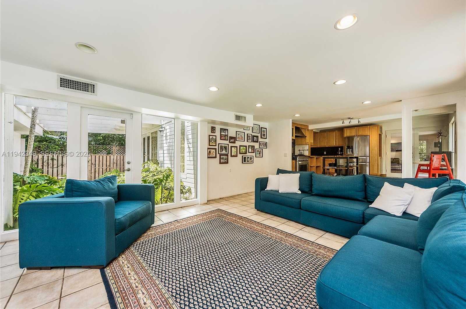 Small Image of 4255 LENNOX DR, Miami Number 4