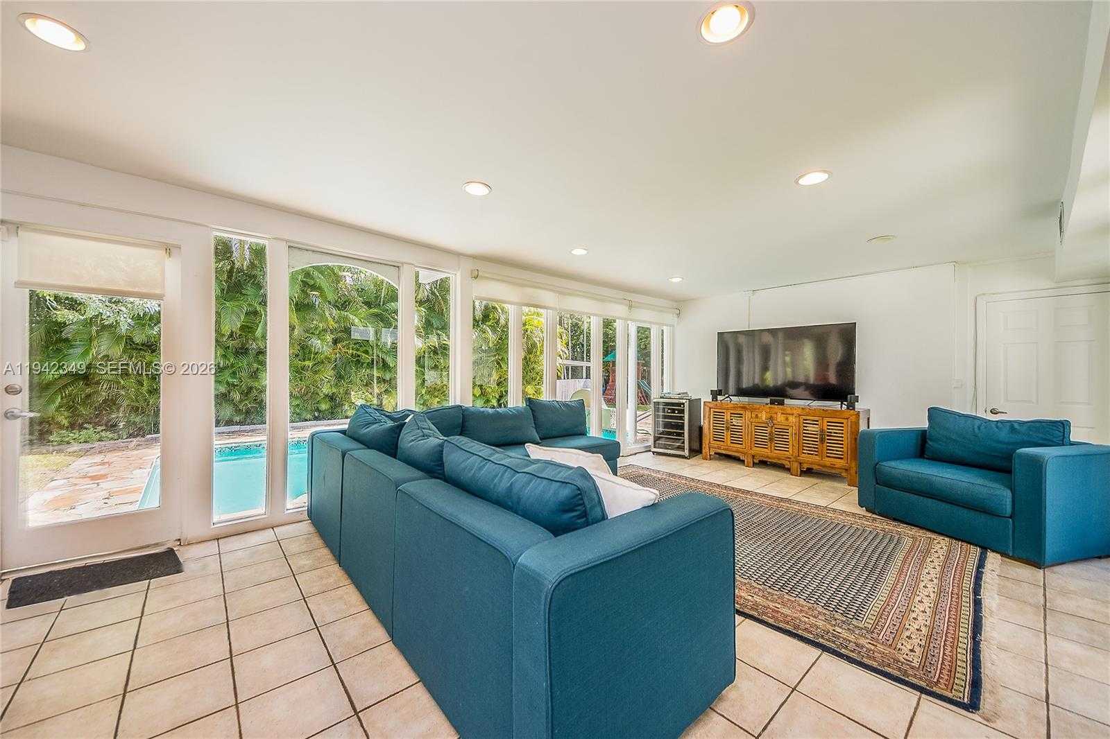 Small Image of 4255 LENNOX DR, Miami Number 8