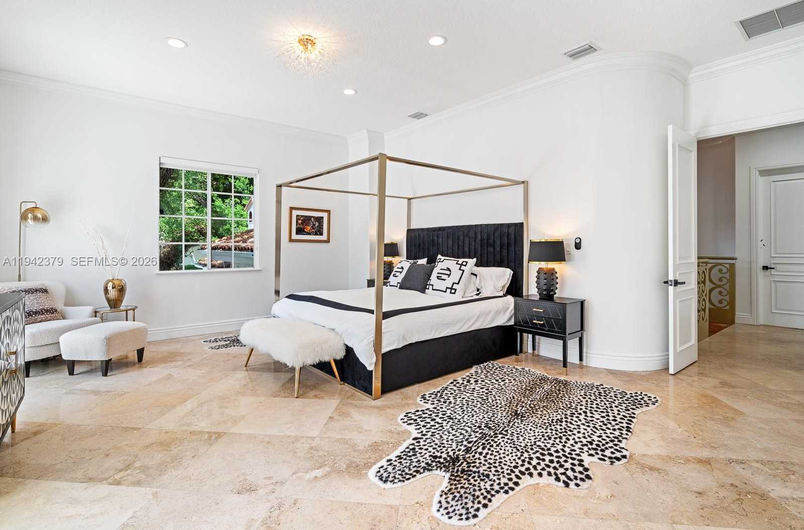 Small Image of 1224 ALMERIA AVE, Coral Gables Number 16