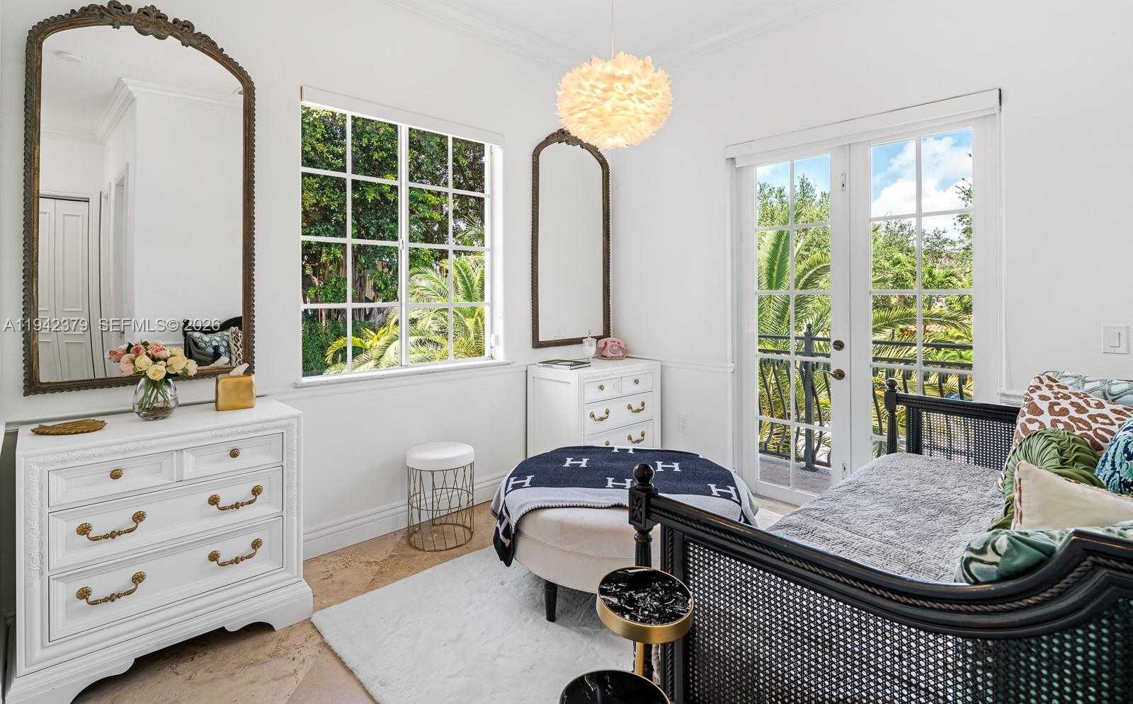 Small Image of 1224 ALMERIA AVE, Coral Gables Number 21