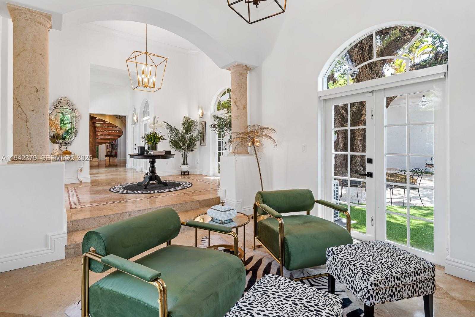 Small Image of 1224 ALMERIA AVE, Coral Gables Number 7