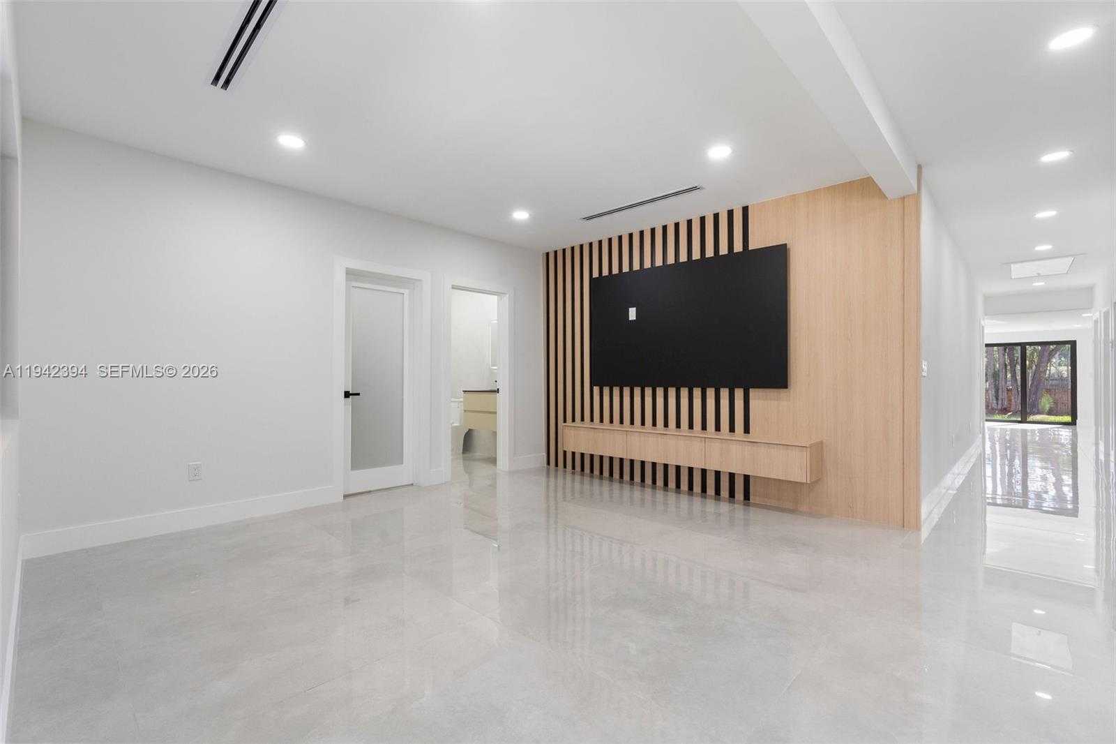 Small Image of 4800 SOUTH WEST 61ST AVE, Davie Number 16