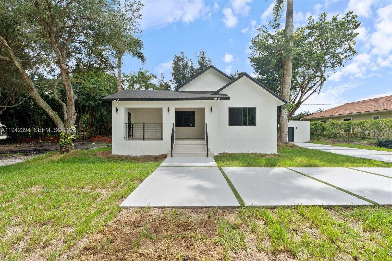 Small Image of 4800 SOUTH WEST 61ST AVE, Davie Number 2