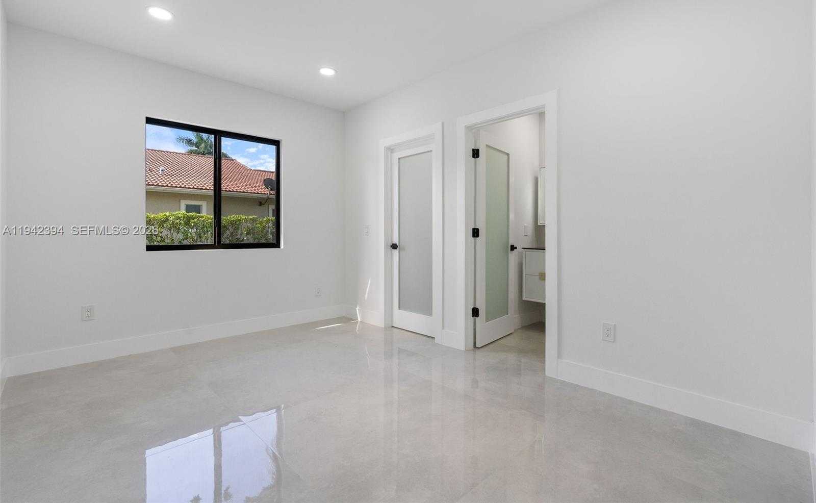 Small Image of 4800 SOUTH WEST 61ST AVE, Davie Number 27