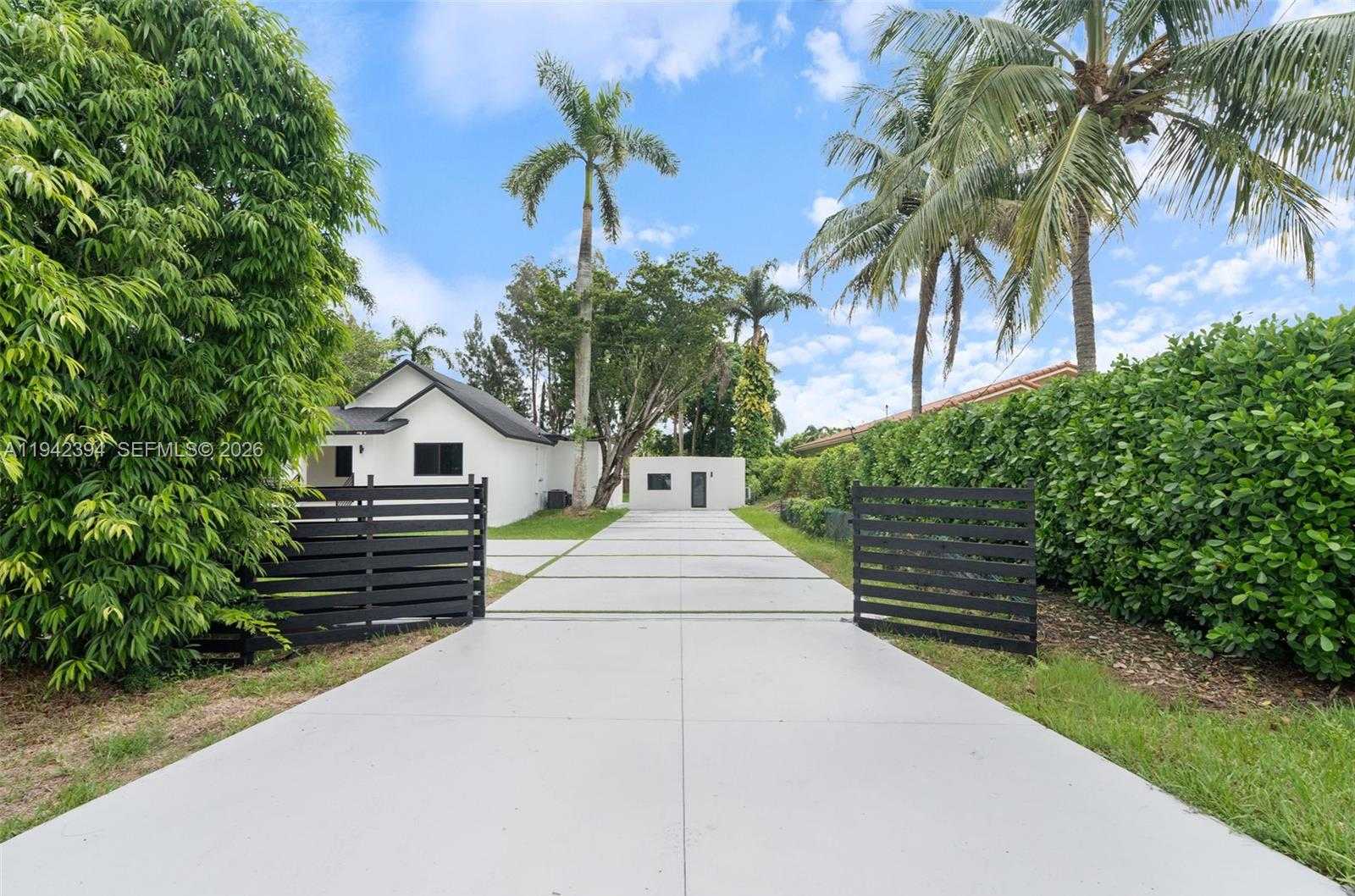 Small Image of 4800 SOUTH WEST 61ST AVE, Davie Number 3