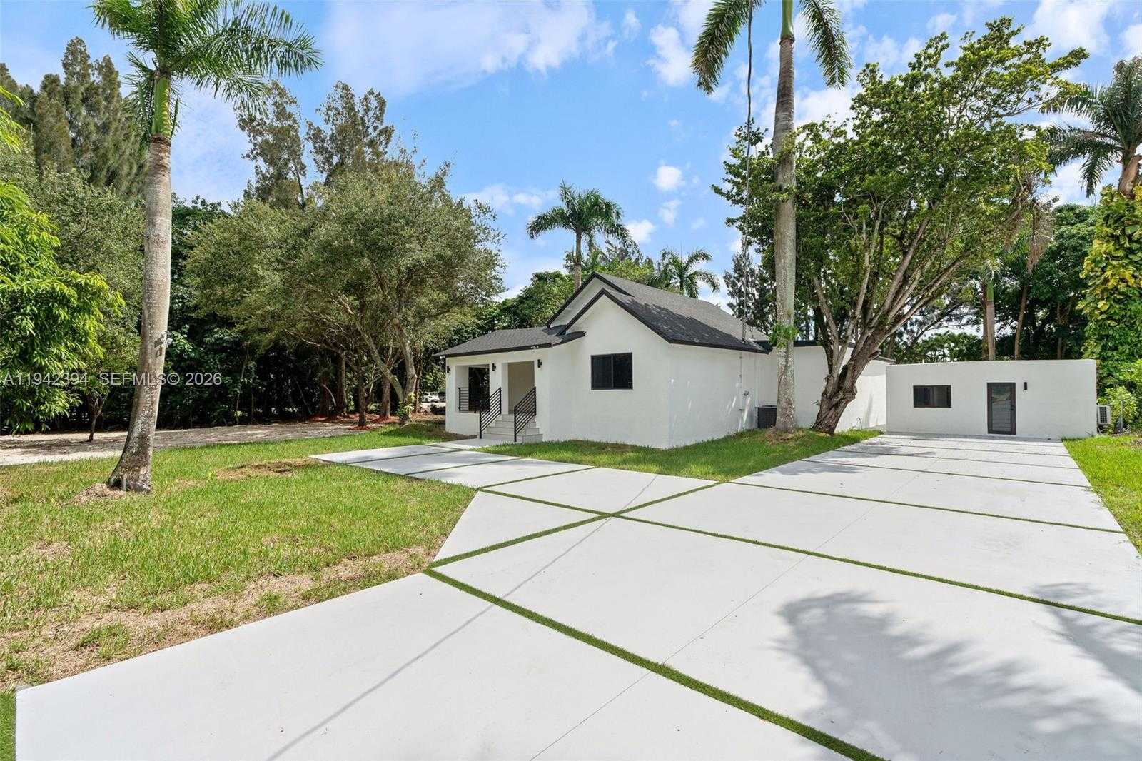 Small Image of 4800 SOUTH WEST 61ST AVE, Davie Number 4