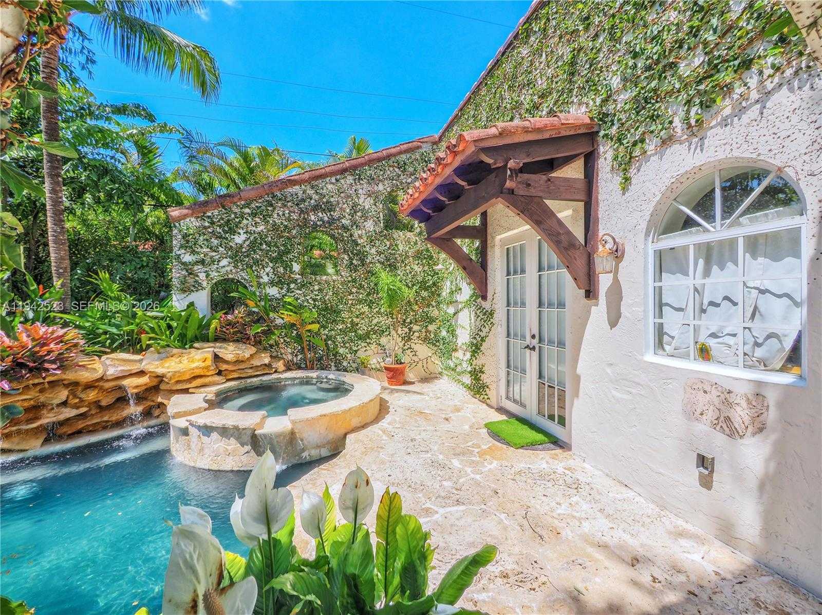 Small Image of 1229 SOROLLA AVE, Coral Gables Number 10