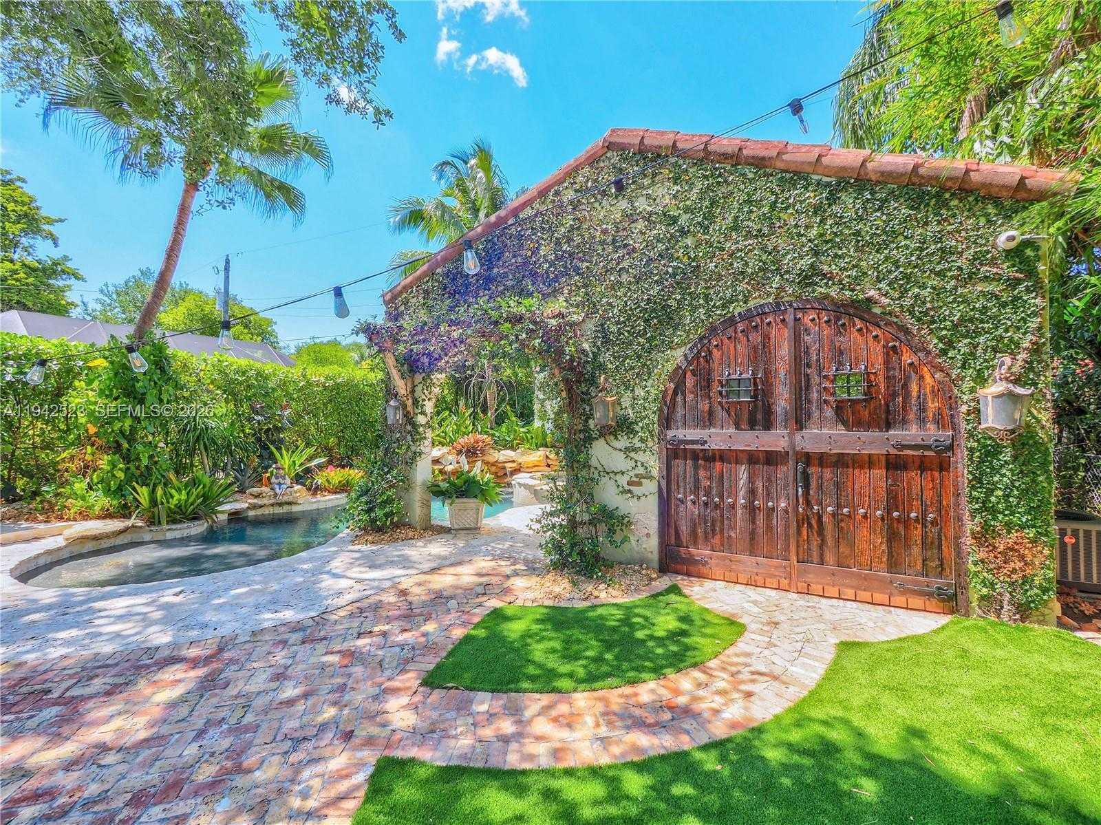 Small Image of 1229 SOROLLA AVE, Coral Gables Number 11