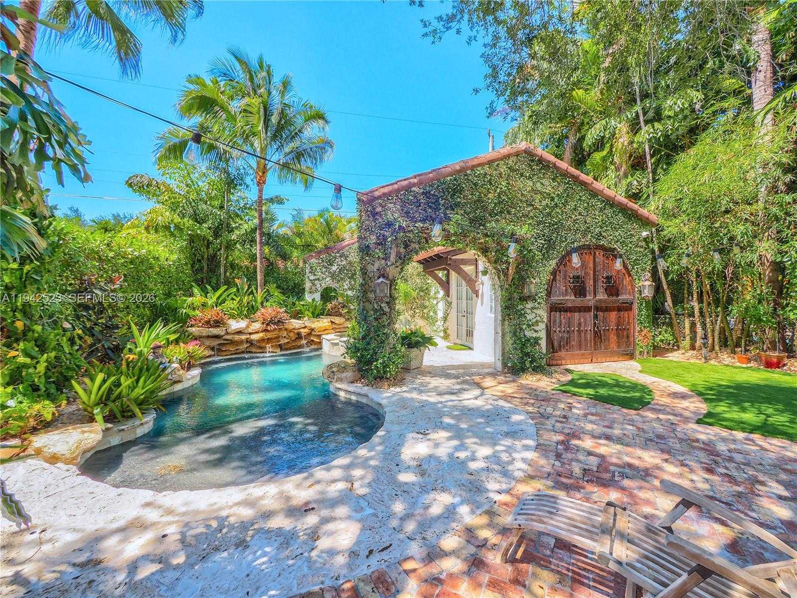 Small Image of 1229 SOROLLA AVE, Coral Gables Number 12