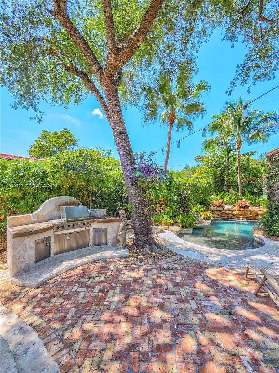 Small Image of 1229 SOROLLA AVE, Coral Gables Number 14