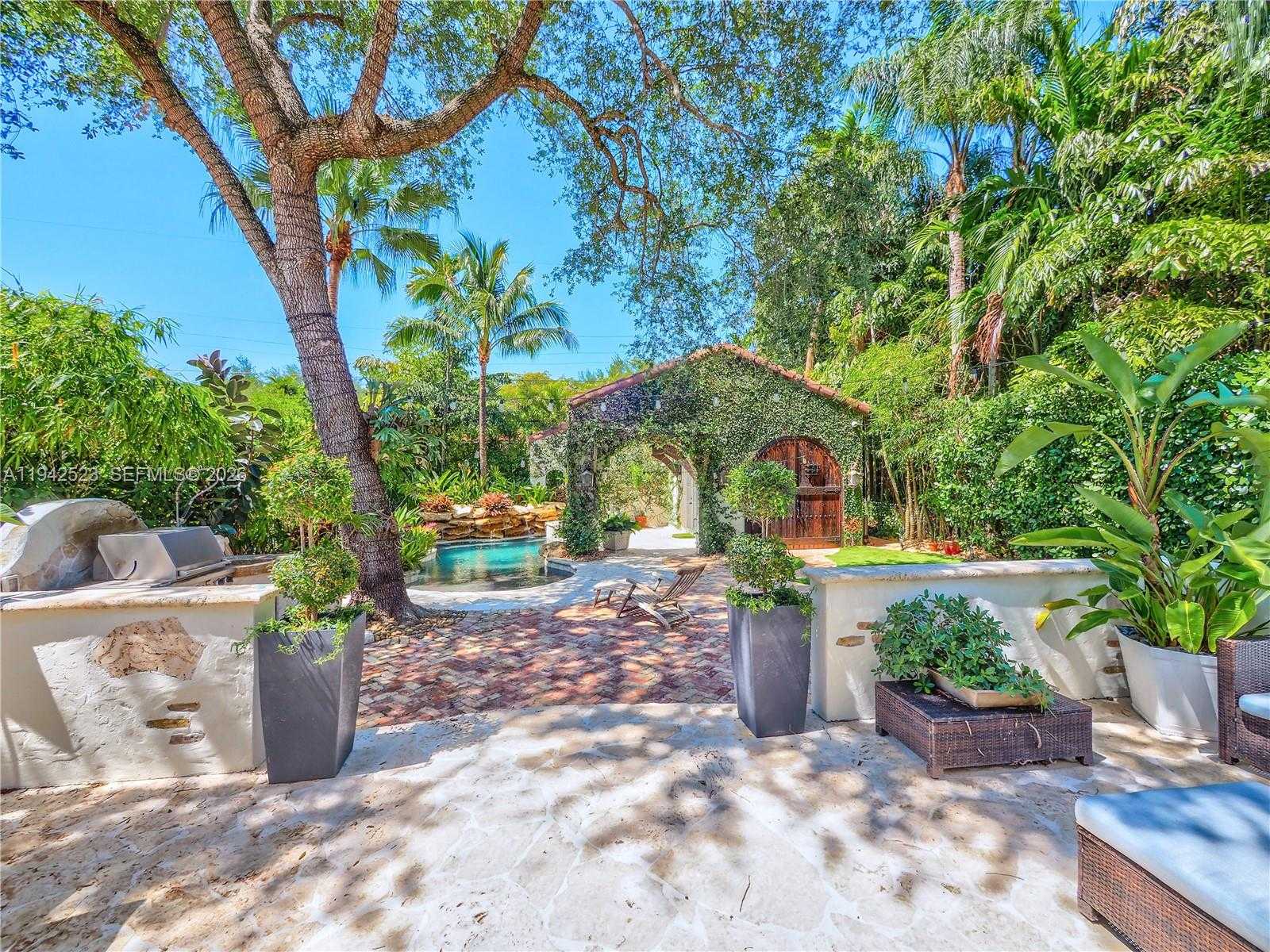 Small Image of 1229 SOROLLA AVE, Coral Gables Number 16