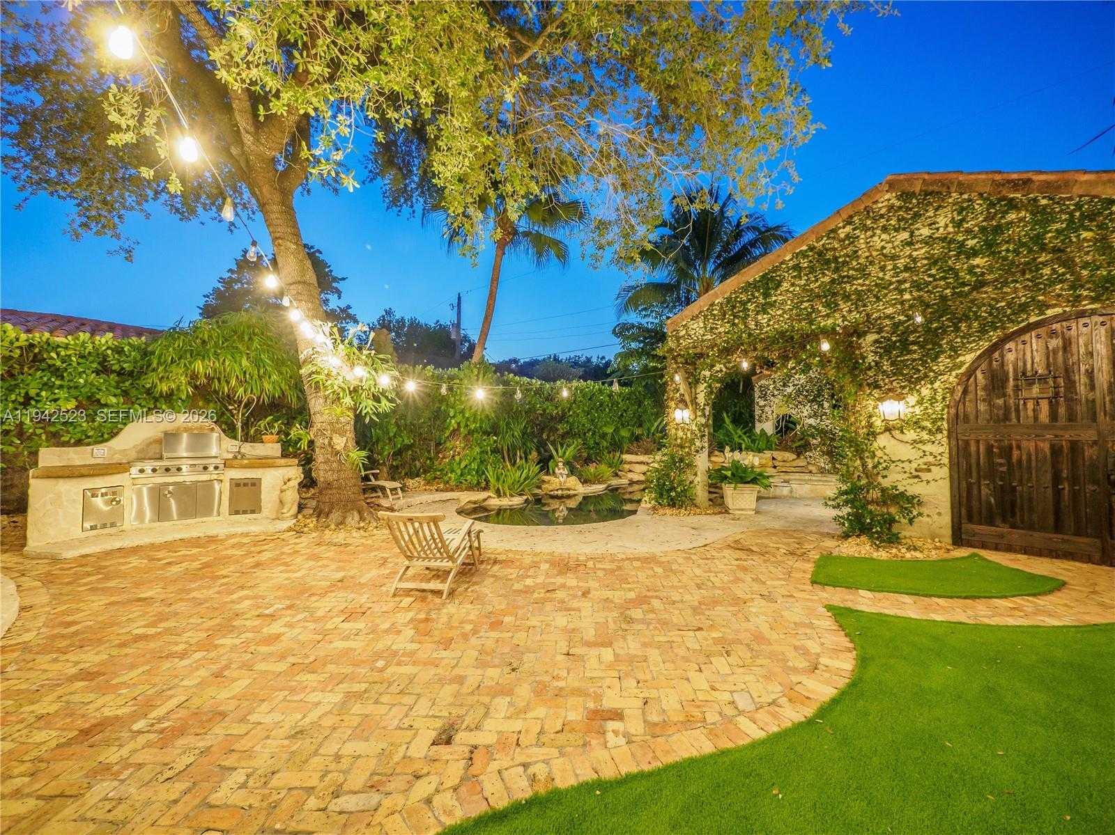 Small Image of 1229 SOROLLA AVE, Coral Gables Number 3